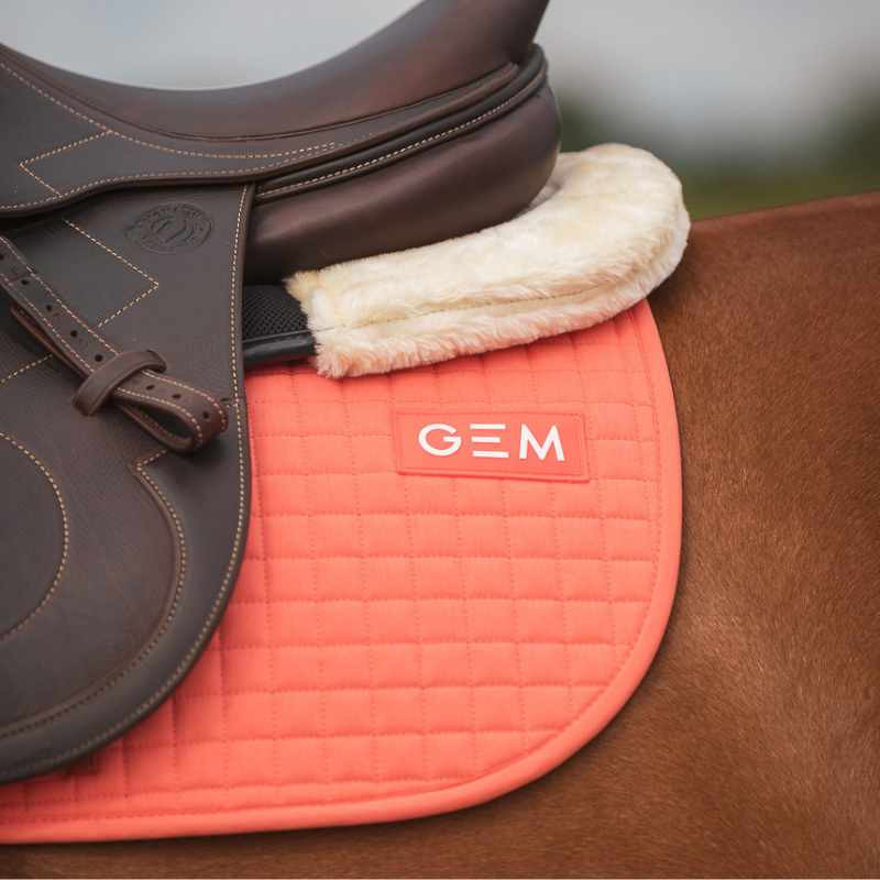 Achat Tapis de Selle Leo coloris Corail de la marque GEM Achat Tapis de Selle Leo coloris Corail de la marque GEM
